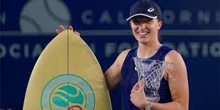 البولندية شفيونتيك تتوج بلقب بطولة سان دييغو للتنس