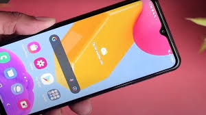 سامسونغ تضيف هاتفا رخيصا لعائلة Galaxy