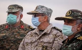 رئيس هيئة الأركان الإيرانية يحذر الجنود الأمريكيين في منطقة الخليج