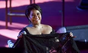 الأمن المصري يستدعي الفنانة شيرين مجددا