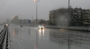 طقس الغد.. الحرارة حول معدلاتها وفرصة لهطل زخات مطرية خفيفة فوق المنطقة الساحلية