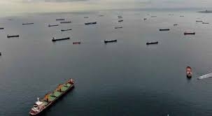 طابور من السفن ينتظر عبور مضيق البوسفور لعدة ساعات  