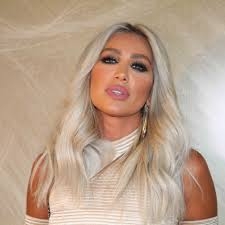 مايا دياب تؤجل حفلها في دبي حداداً على ضحايا الزلزال