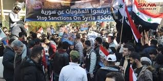 وقفة تضامنية لطلاب جامعة دمشق والطلبة العرب الدارسين فيها للمطالبة برفع الحصار عن سورية