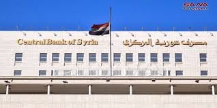 المصرف المركزي يحدد سعر الصرف للحوالات والصرافة بـ 7100 ليرة للدولار الواحد