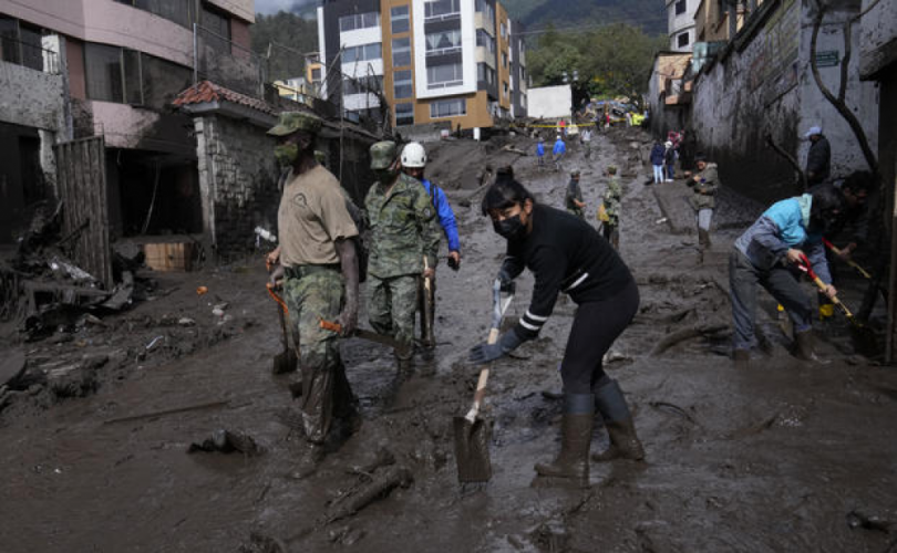 مصرع 16 شخصا بانهيار أرضي في الإكوادور
