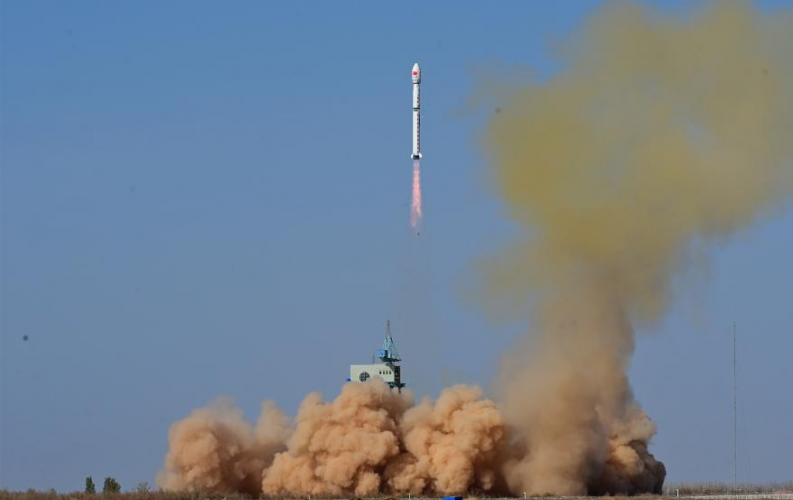 الصين تطلق قمرا صناعيا جديدا للأرصاد الجوية