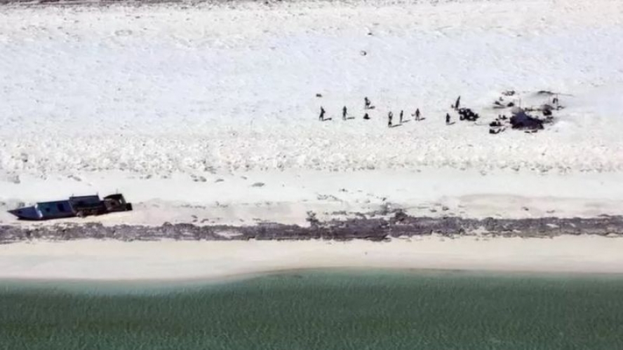 إنقاذ 11 إندونيسياً علقوا دون طعام أو ماء في جزيرة معزولة