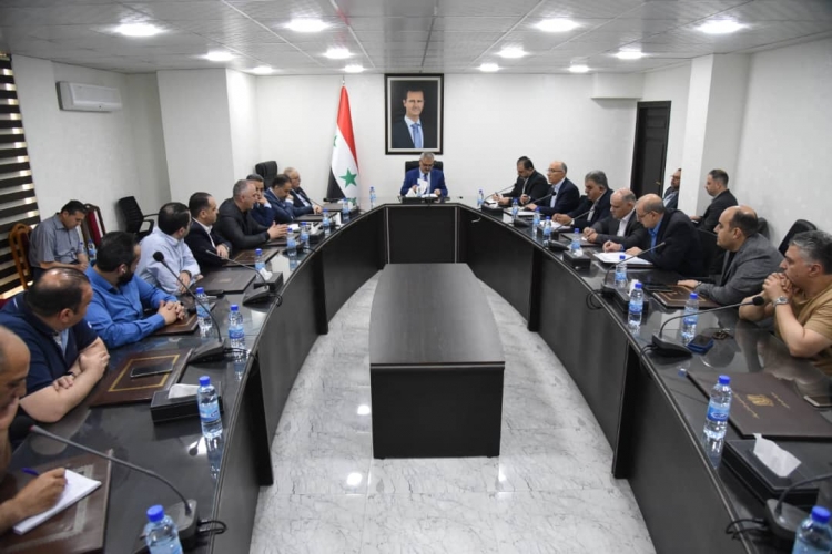 وزير التجارة يجتمع مع منتحي ومستوردي المواد الغذائية لبحث توافرها في الاسواق