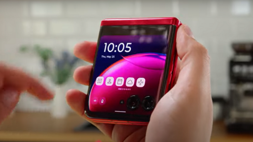 موتورولا تكشف عن أحد أفضل الهواتف القابلة للطي