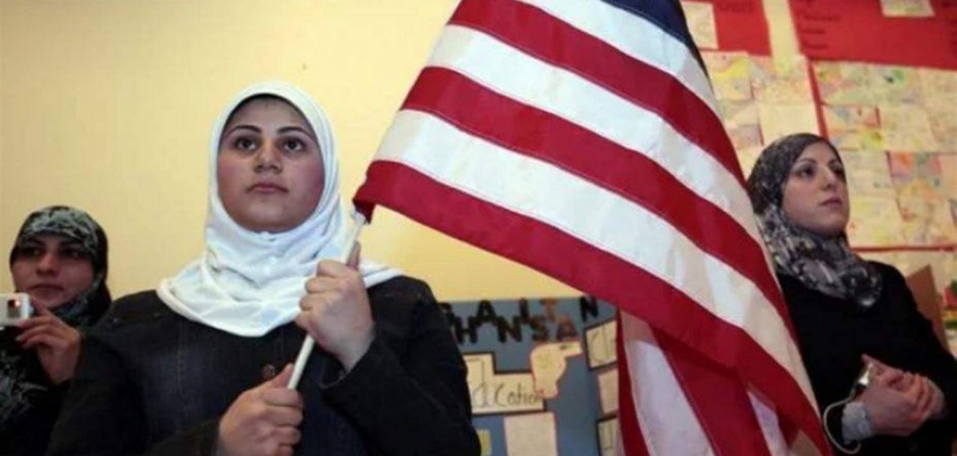 المسلمين في الولايات المتحدة يحتجون بعد فرض دورات تروج للمثلية واللواط على أطفالهم