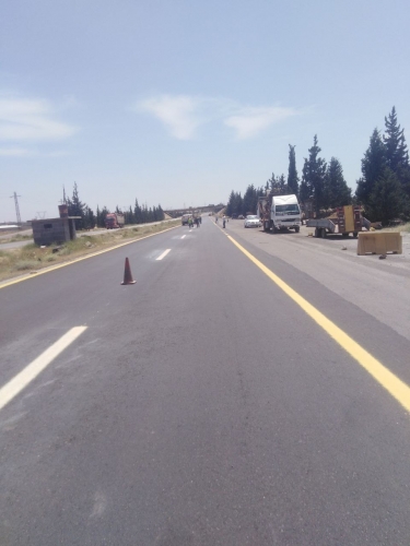 المواصلات الطرقية في درعا تستكمل أعمال الصيانة ومد الاسفلت والدهان الطرقي