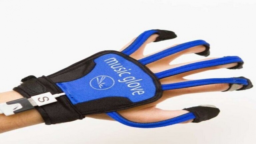 قفاز آلي يساعد عازفي البيانو على التعافي من السكتة الدماغية