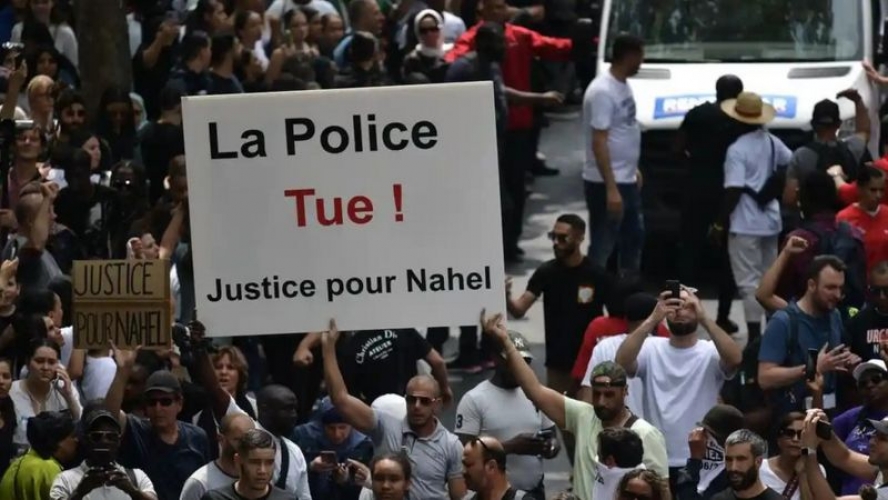 في صحيفة الغارديان.. ماكرون يعتمد على الشرطة في سلطته