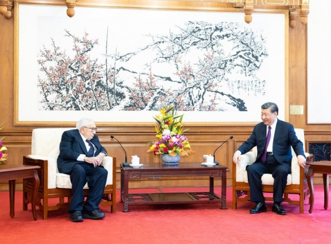 الرئيس الصيني يستقبل ثعلب السياسة الأمريكية ... العالم يمر بتحولات بالغة لم نشهدها منذ قرن