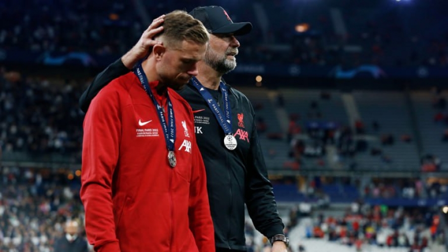 كلوب يعلق على رحيل قائد ليفربول هندرسون للاتفاق السعودي!