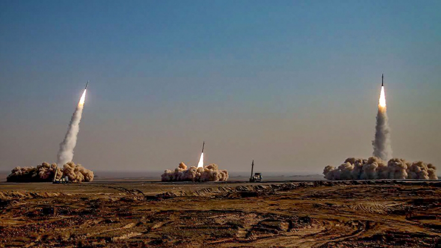 الحرس الثوري يطلق مناورات بحرية للدفاع عن الجزر 