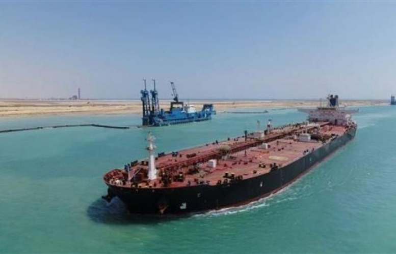 غرق قاطرة إثر اصطدامها بناقلة تعبر قناة السويس في مصر