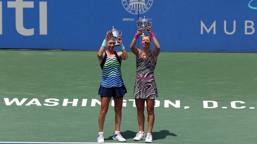 الروسية زفوناريوفا وزميلتها الألمانية تتوجان بلقب بطولة واشنطن