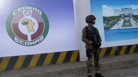 إيكواس تقول إنها ستشن حرباً على النيجر لإعادة الرئيس المخلوع