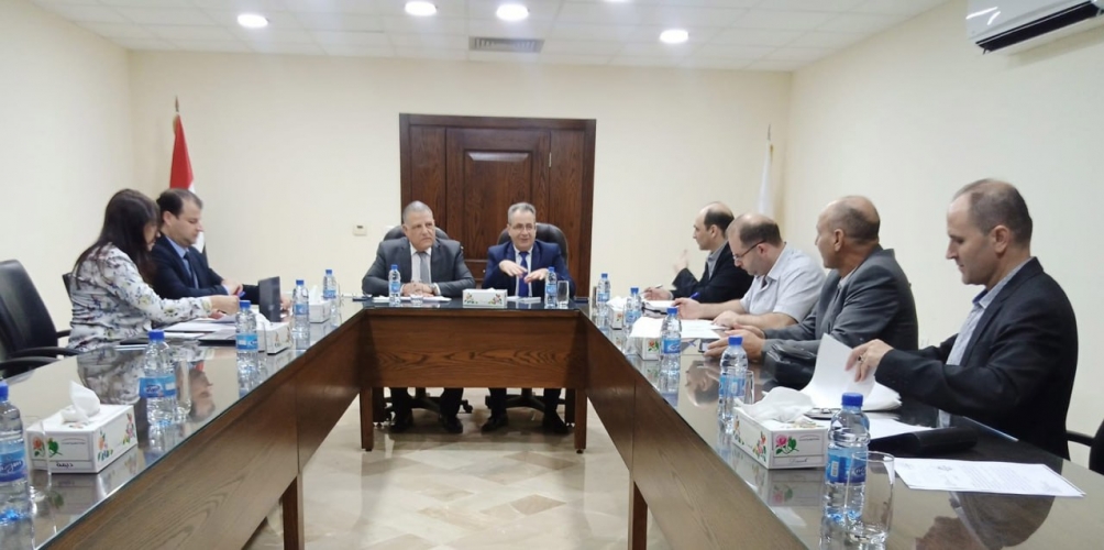 مناقشة احتياجات القطاع الزراعي من مادة المازوت وتوزيعها عبر البطاقة الالكترونية