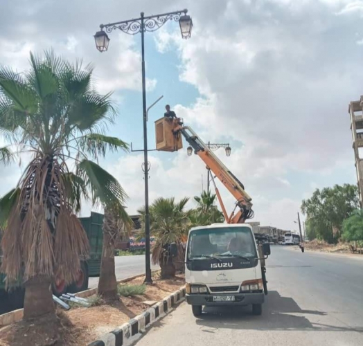 درعا.. تركيب أجهزة إنارة طرقية تعمل بالطاقة الشمسية