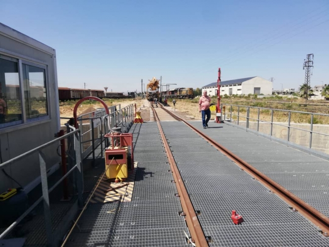 الخطوط الحديدية تنجز تركيب ثلاثة جسور دوارة في محطات قطارات حمص وحلب وطرطوس