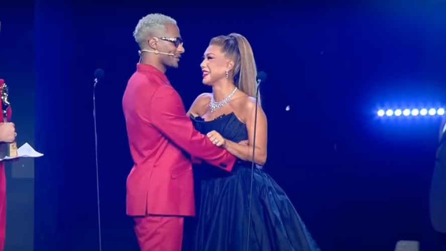 مصالحة بين الفنان محمد رمضان والفنانة اللبنانية نوال الزغبي على المسرح