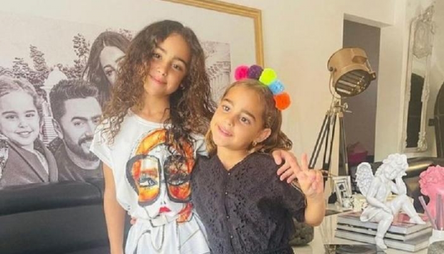 تامر حسني يفاجئ ابنته تاليا ويوثق لحظات مؤثرة بينهما