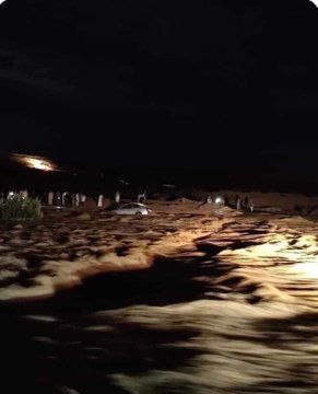 بالصور.. سيول شديدة تضرب مصر والسلطات تطالب السكان بإخلاء المنازل