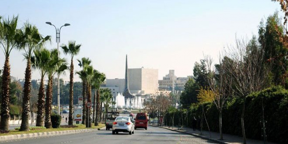 طقس الغد.. الحرارة أعلى من معدلاتها وفرصة لهطل زخات مطرية فوق بعض المناطق ليلاً