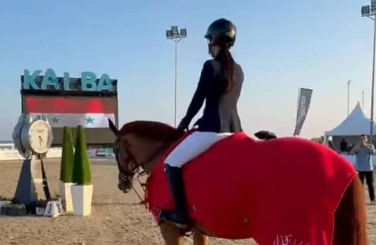 الفارسة شام الأسد تحقق بطولة الفئة العليا في بطولة الشارقة