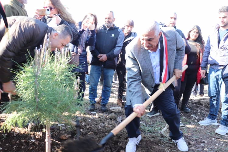 مدير عام (أكساد) يشارك في حملة التشجير الوطنية بريف القرداحة