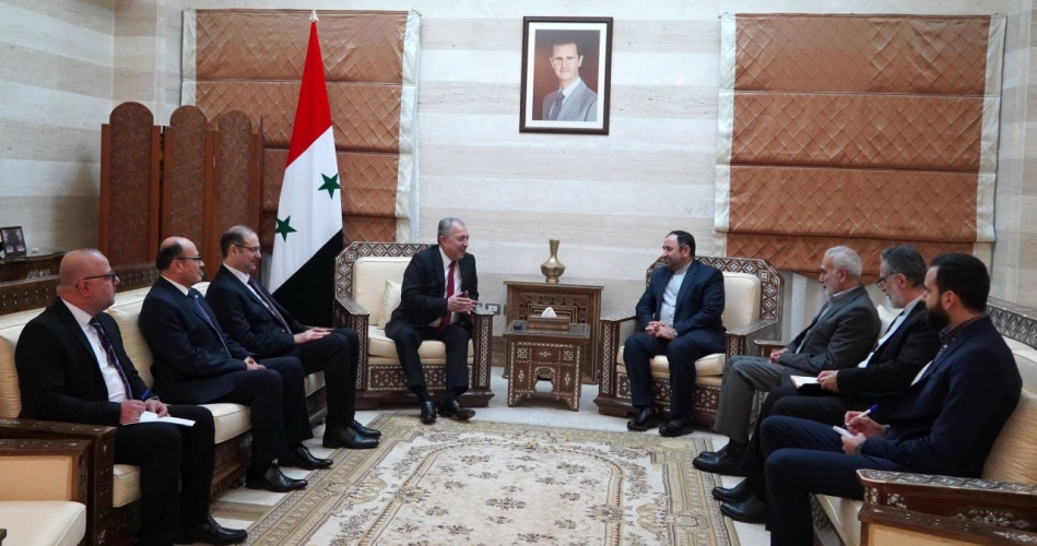 رئيس مجلس الوزراء حسين عرنوس يلتقي السفير الإيراني بدمشق