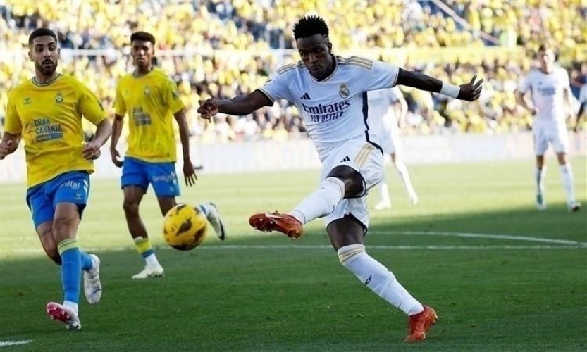 ريال مدريد يتغلب على لاس بالماس ويتصدر الدوري الإسباني