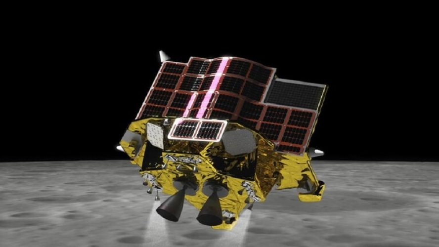 بعد أن هبطت رأساً على عقب.. اليابان تشغّل مركبتها القمرية من جديد