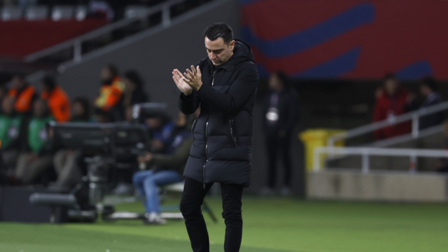 مدرب شهير يبدأ تعلم الإسبانية تمهيداً لتدريب برشلونة خلفاً لـ تشافي