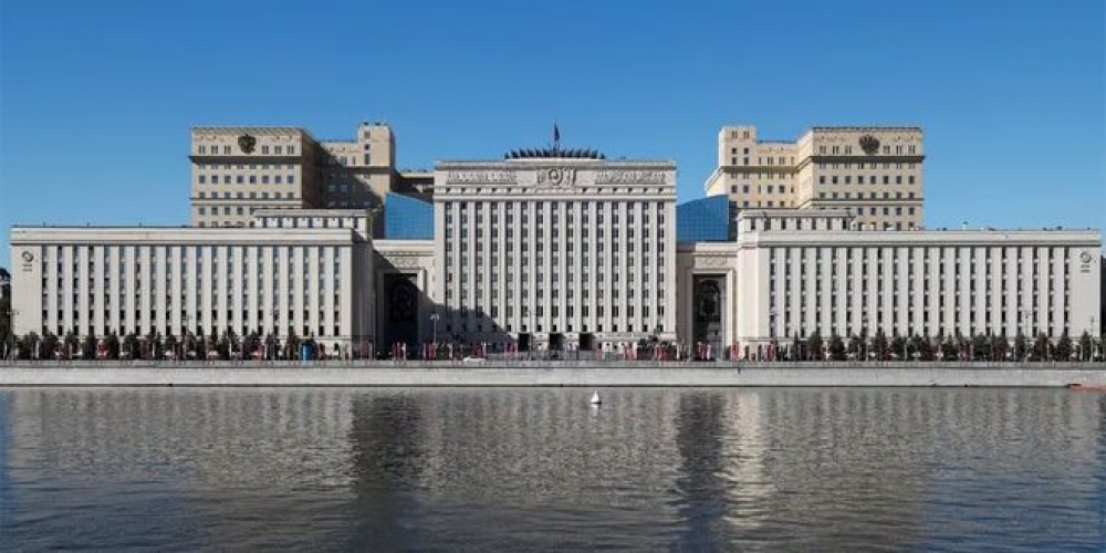 الدفاع الروسية: تدمير زورق لنظام كييف حاول مهاجمة سفن نقل مدنية روسية في البحر الأسود