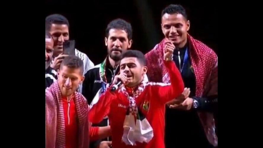 بعد أحداث مباراة قطر.. لاعب منتخب الأردن يثير جدلاً بسبب إشارة أداها