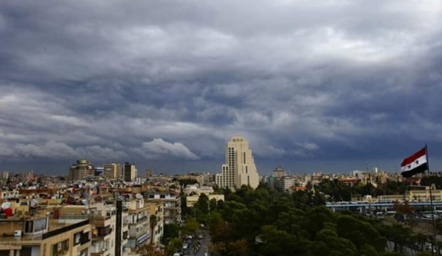 غداً.. أجواء غائمة جزئياً وهطولات غزيرة على المناطق الساحلية والشمالية