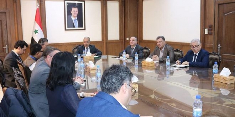 وزير الكهرباء يبحث مع رئيس بعثة الصليب الأحمر وممثل برنامج الأمم المتحدة الإنمائي التعاون بتحسين وضع محطات التوليد