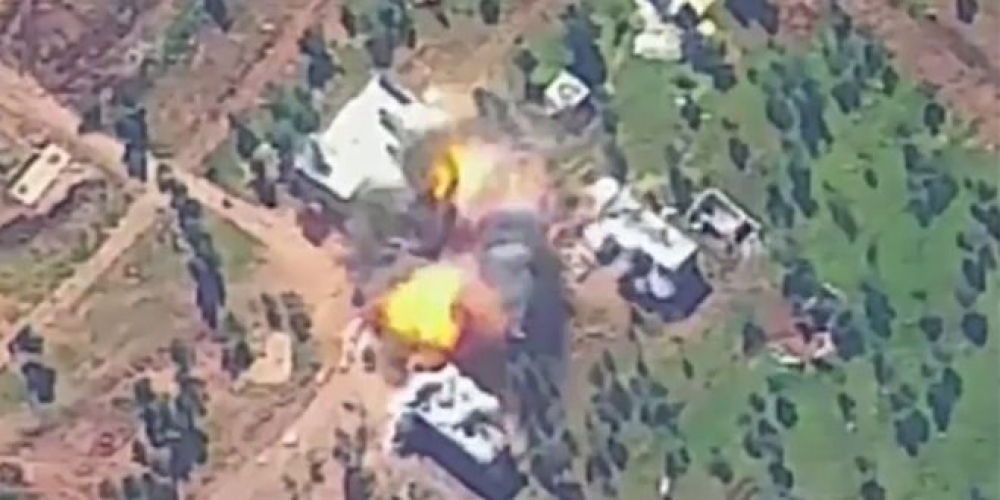 الجيش يستهدف مقرات وتحصينات للإرهابيين في ريفي إدلب وحلب ويقضي على العشرات منهم