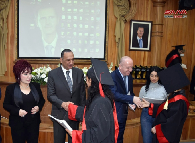 تخريج دورة تدريبية في القطاع السياحي لذوي الشهداء والجرحى بطرطوس