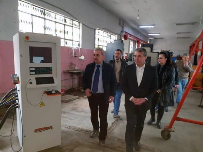 وزير الصناعة: تطوير إنتاج شركة (بردى) وابتكار أصناف جديدة تلبي الاحتياجات