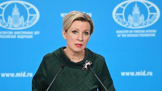 رد كاسح من زاخاروفا على كيربي على تشبيه المسؤولين الروس بـ