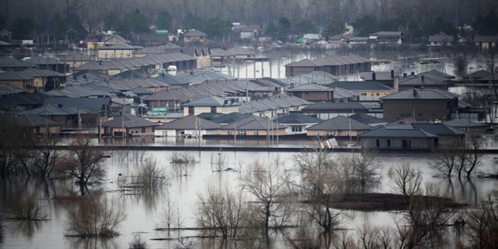 ارتفاع منسوب مياه نهر الأورال بمدينة أورينبورغ الروسية إلى مستوى خطير