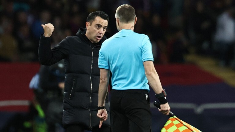 تشافي غاضب بعد خروج فريقه البرشا من دوري الأبطال