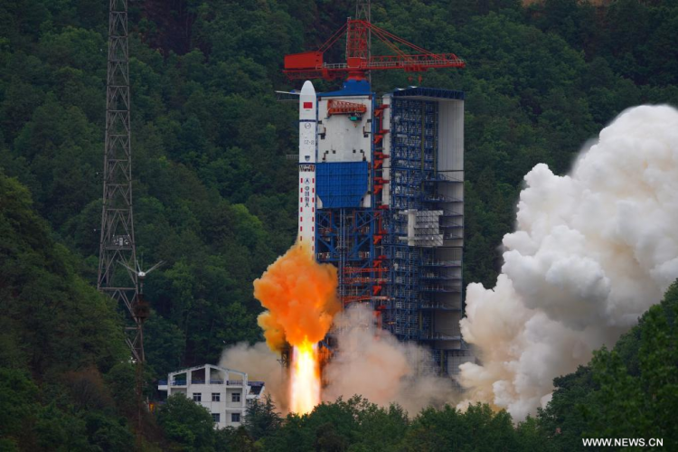 الصين تطلق قمراً اصطناعياً جديداً للاستشعار عن بعد