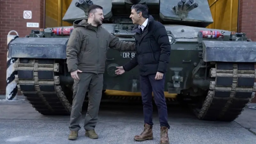 بريطانيا تنقل صناعة الأسلحة في البلاد إلى وضع الحرب