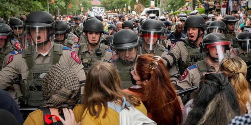 وسط قمع الشرطة.. الاحتجاجات المطالبة بوقف العدوان الإسرائيلي على غزة تتواصل في الجامعات الأميركية